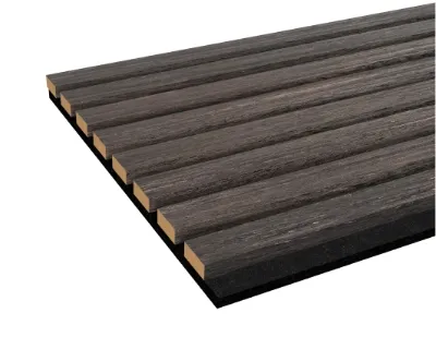Akustikpaneele aus Holzlatten